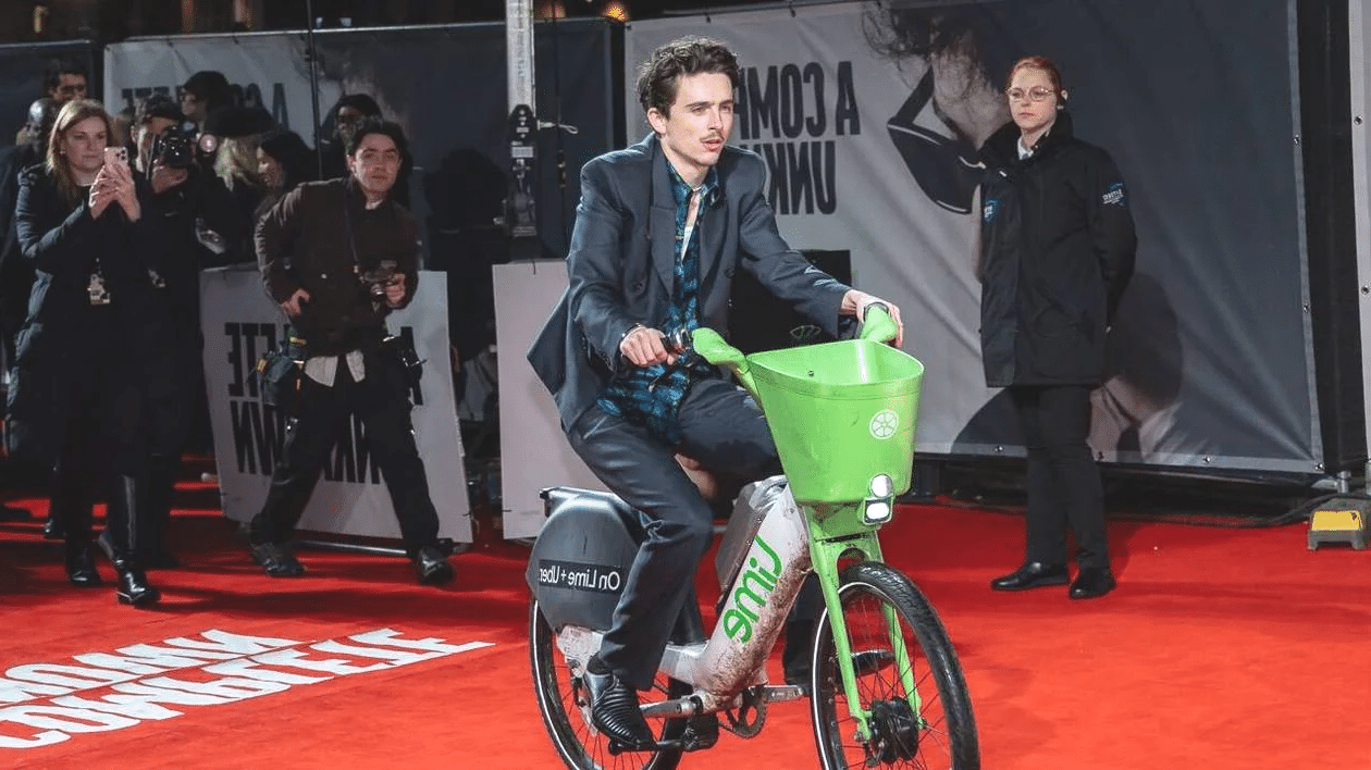 timothee-chalamet-velo-electrique-londres