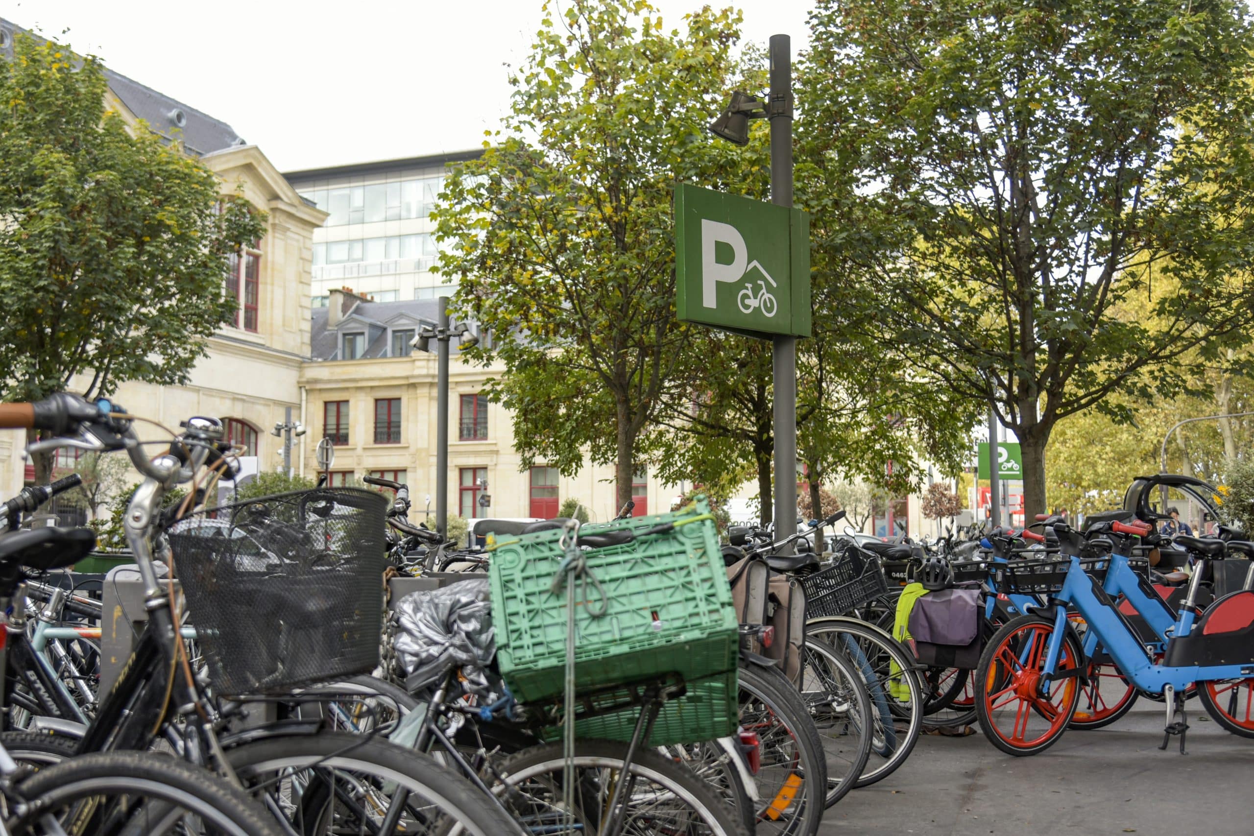 les-velos-en-libre-service-une-benediction-qui-tourne-au-cauchemar-a-paris