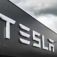 1-les-defis-de-tesla-en-europe-entre-politique-et-marche-en-mutation