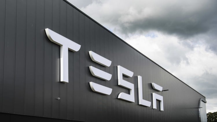 les-defis-de-tesla-en-europe-entre-politique-et-marche-en-mutation