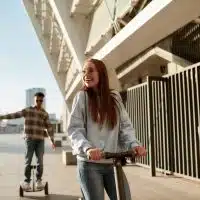 1-revolution-dans-la-mobilite-urbaine-la-nouvelle-trottinette-electrique-de-decathlon