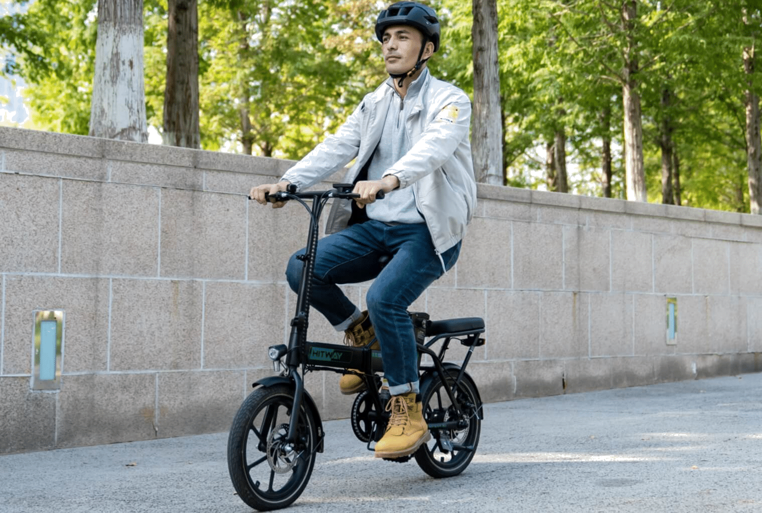 le-velo-electrique-pliable-hitway-bk5-performance-et-economie-a-portee-de-roues