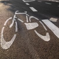 1-la-revolution-des-mobilites-douces-une-bande-cyclable-obligatoire-sur-les-autoroutes-francaises-d-ici-2026