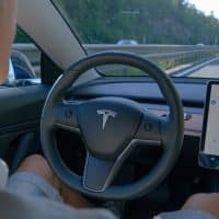 1-tesla-et-la-conduite-autonome-en-europe-une-nouvelle-ere-sannonce-t-elle