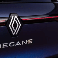 1-renault-a-lance-une-prime-de-reprise-pour-concurrencer-tesla