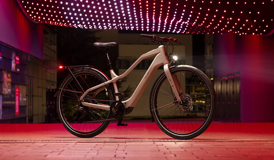 le-velo-urbain-reinvente-le-premier-modele-electrique-equipe-du-moteur-dji