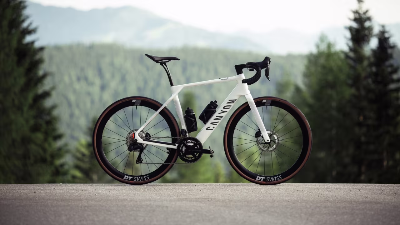 velo-electrique-canyon-endurace-onfly-l-ultra-legerete-a-moins-de-10-kg-revolutionne-la-route
