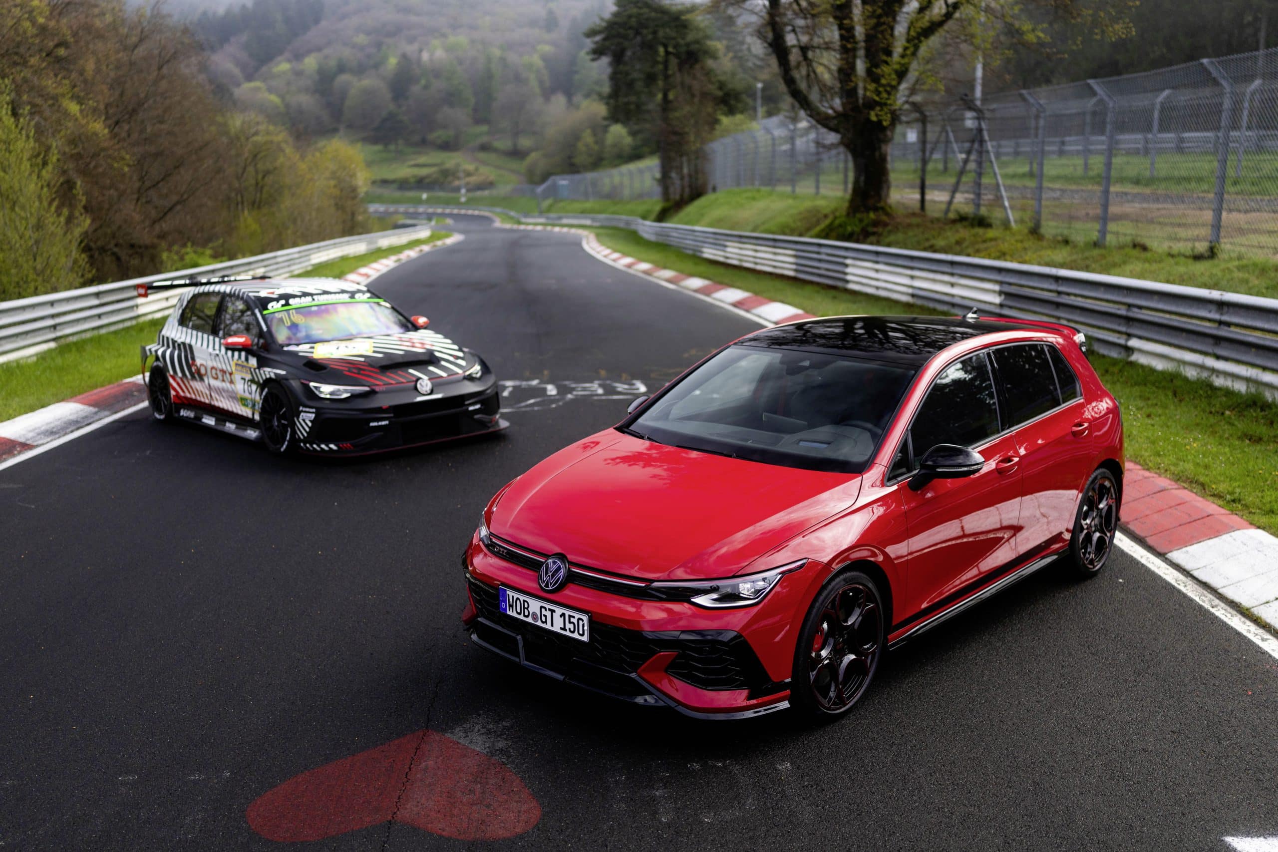 volkswagen-golf-gti-edition-50-la-compacte-sportive-celebre-ses-50-ans-en-beaute