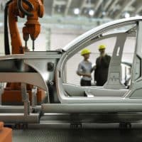 1-industrie-automobile-francaise-l-emploi-sous-pression-et-l-avenir-en-question