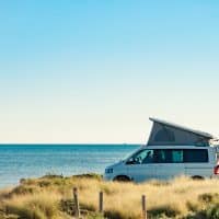 2-preparation-de-la-voiture-pour-des-vacances-sans-souci