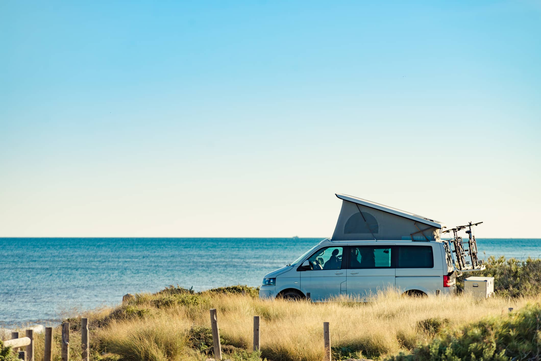 preparation-de-la-voiture-pour-des-vacances-sans-souci