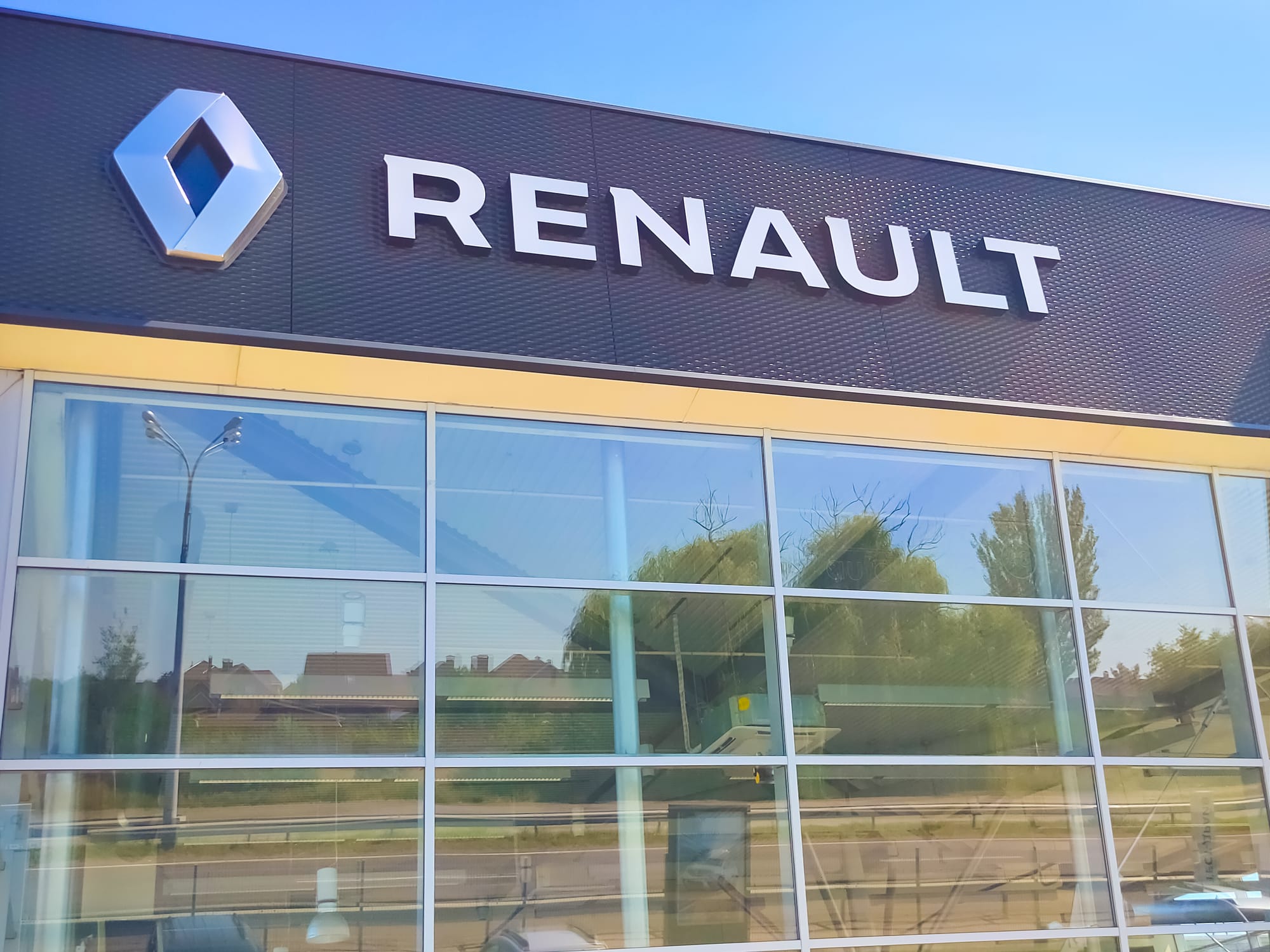 renault-revoit-ses-objectifs-a-la-baisse-impact-sur-le-marche-et-reaction-du-cac-40