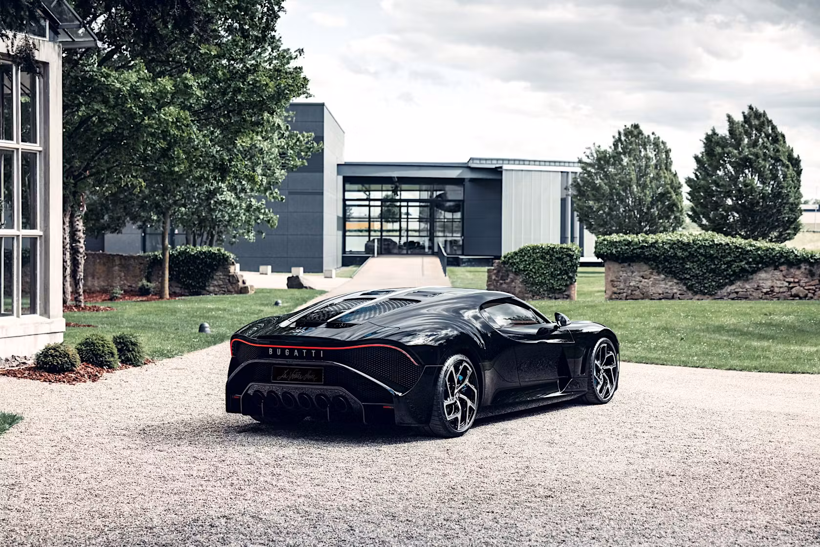 la-voiture-noire-de-bugatti-un-chef-d-oeuvre-automobile-mis-a-la-vente