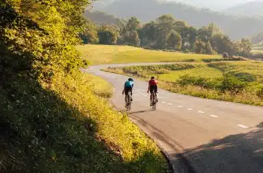 1-rouler-a-velo-cote-a-cote-regles-droits-et-astuces-pour-une-circulation-harmonieuse