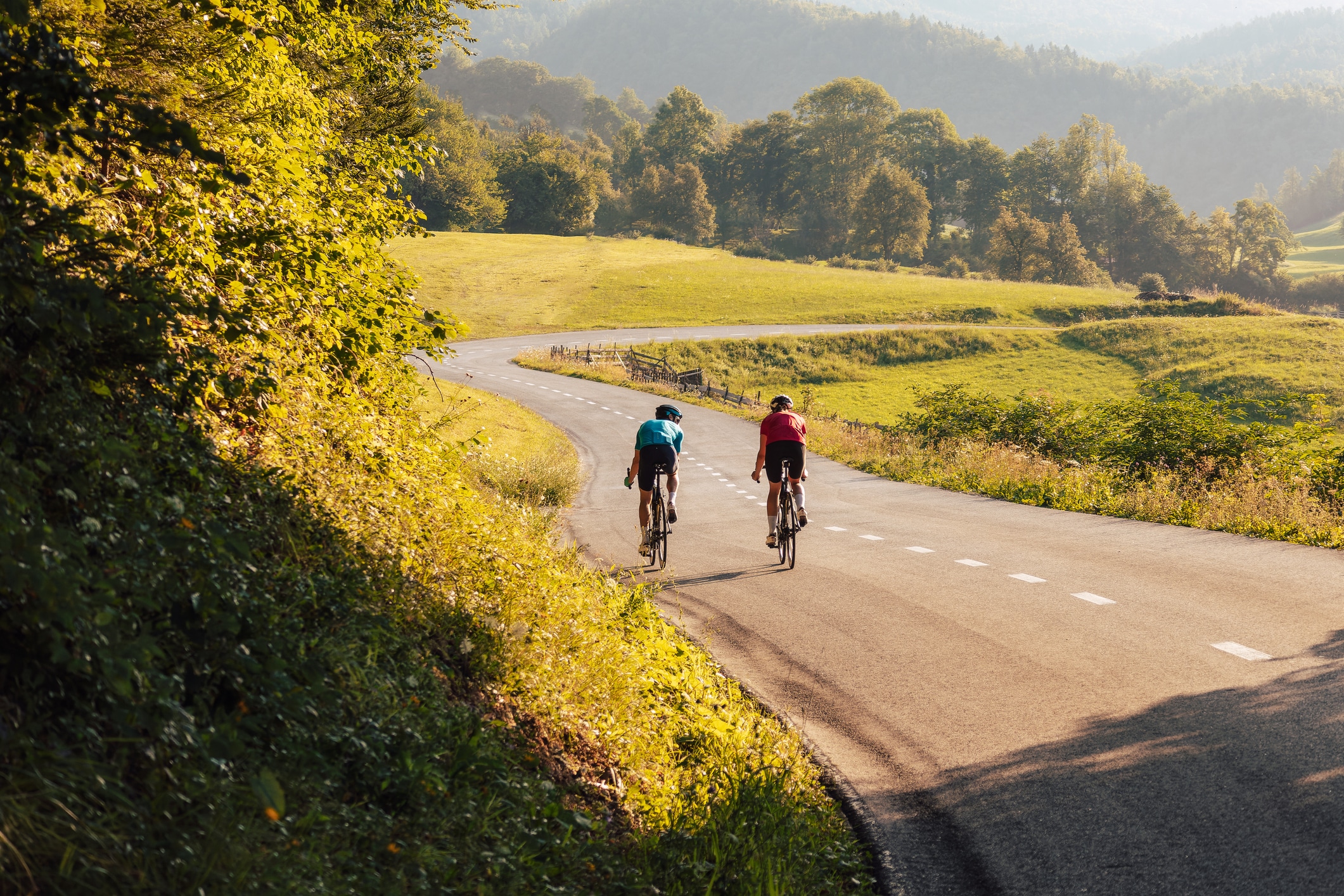 rouler-a-velo-cote-a-cote-regles-droits-et-astuces-pour-une-circulation-harmonieuse