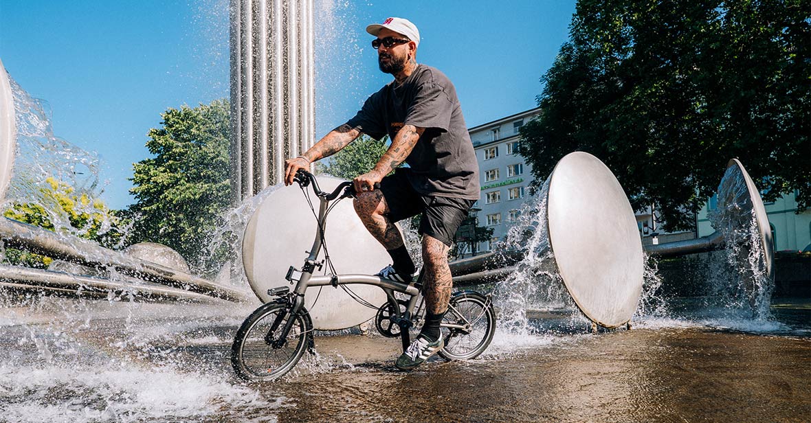 brompton-surprend-avec-son-velo-electrique-pliable-ultra-leger-innovation-et-agilite