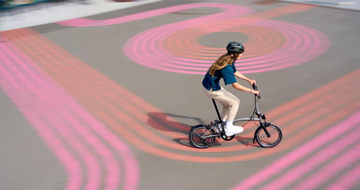 2-brompton-surprend-avec-son-velo-electrique-pliable-ultra-leger-innovation-et-agilite
