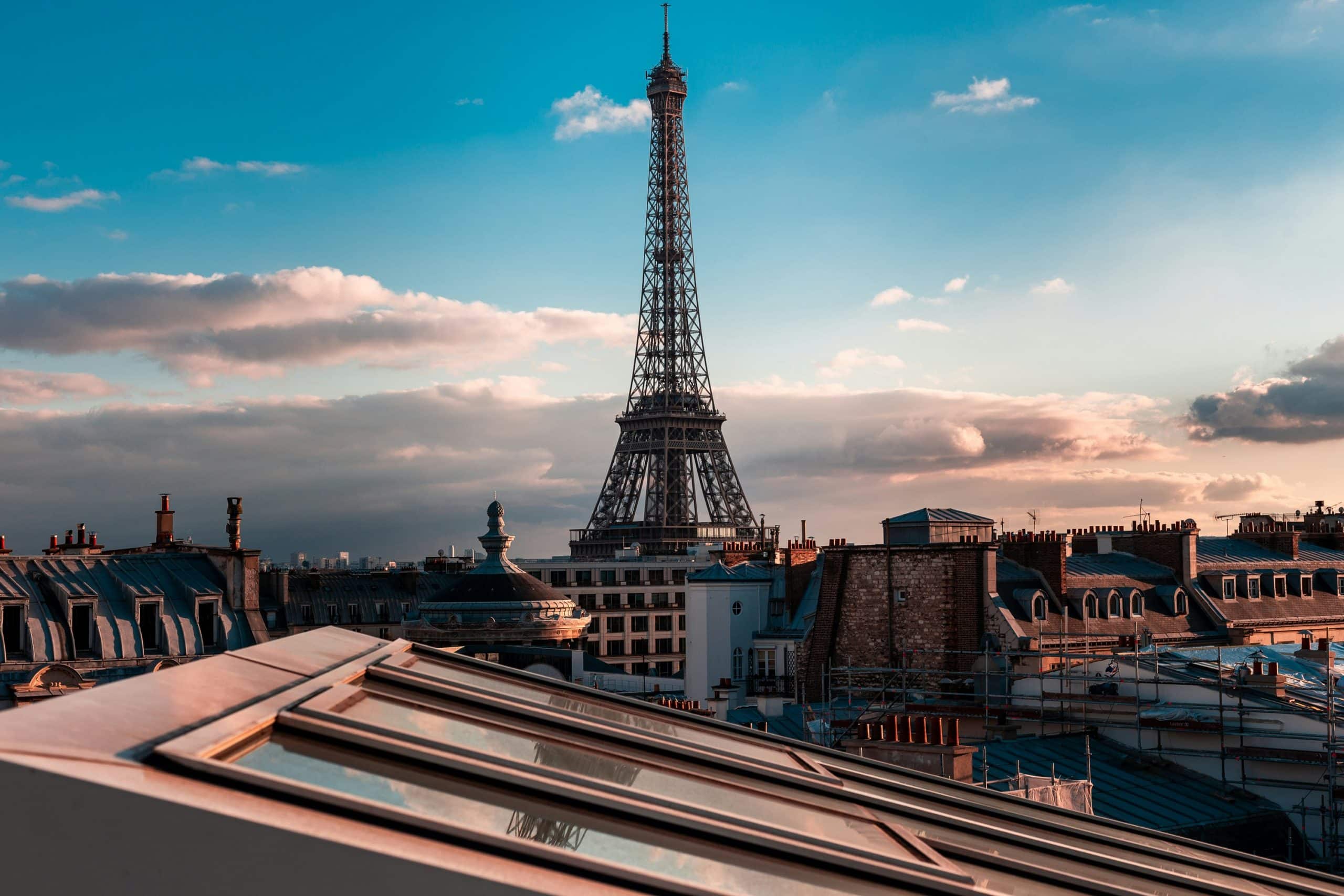 aurelien-fontenoy-pulverise-le-record-de-la-montee-de-la-tour-eiffel-a-velo