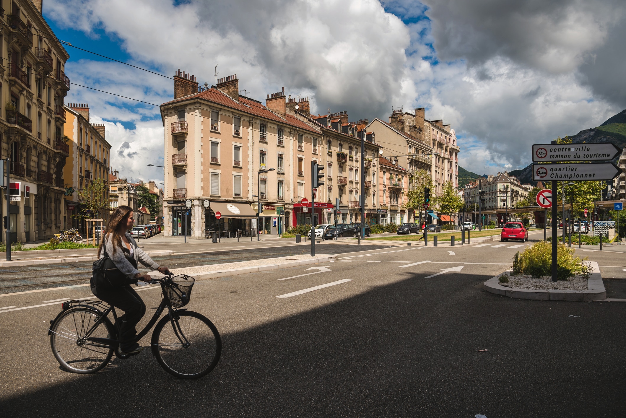l-aide-a-l-achat-de-velo-revient-a-grenoble-mode-d-emploi-avantages-et-perspectives