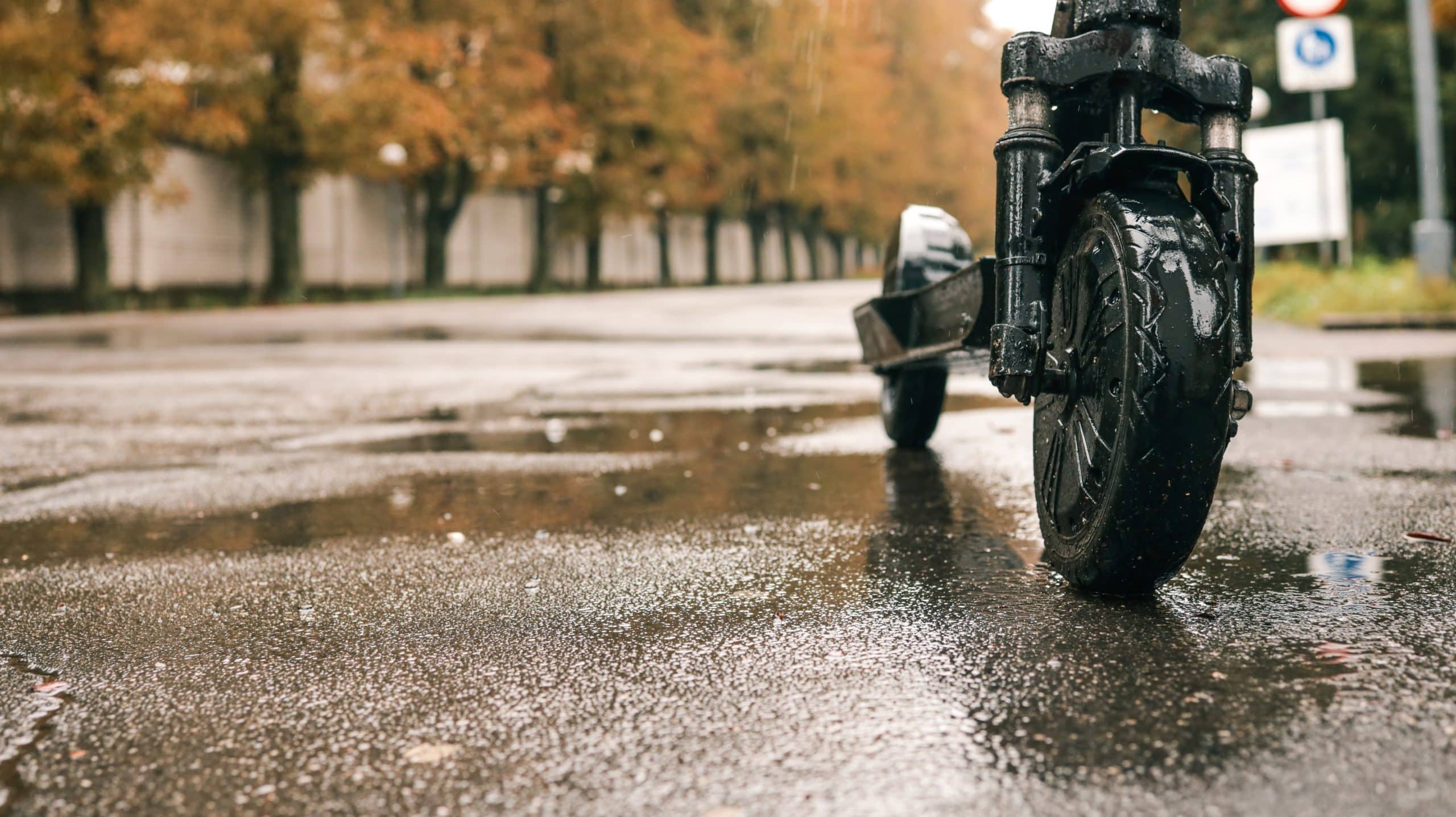 trottinettes-electriques-faut-il-les-utiliser-sous-la-pluie