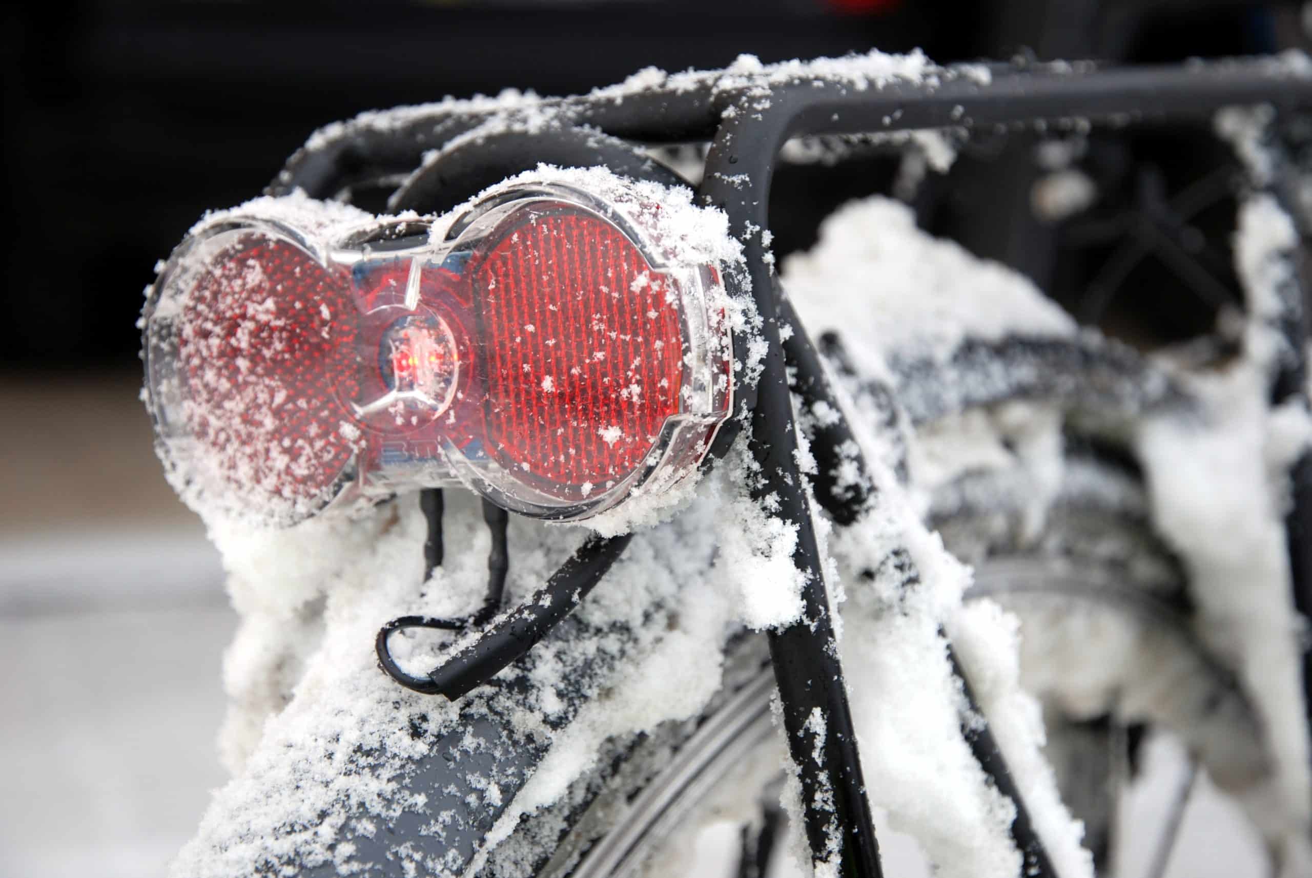 velo-en-hiver-conseils-et-astuces-pour-rester-visible-et-pedaler-en-toute-securite