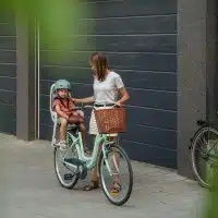 1-peut-on-vraiment-transporter-un-enfant-a-velo-electrique-en-toute-securite