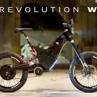 VTT électrique militaire Revolution W conçu pour les environnements extrêmes, doté d’une motorisation très puissante.