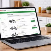 Ordinateur portable affichant une boutique en ligne de vélos électriques, illustrant l’essor de l’achat de VAE sur Internet en France.
