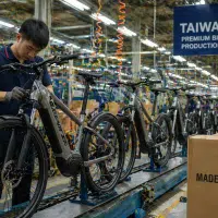 Usine de fabrication de vélos illustrant la baisse des exportations à Taïwan