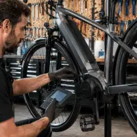 Diagnostic et révision d'un vélo électrique chez un vélociste